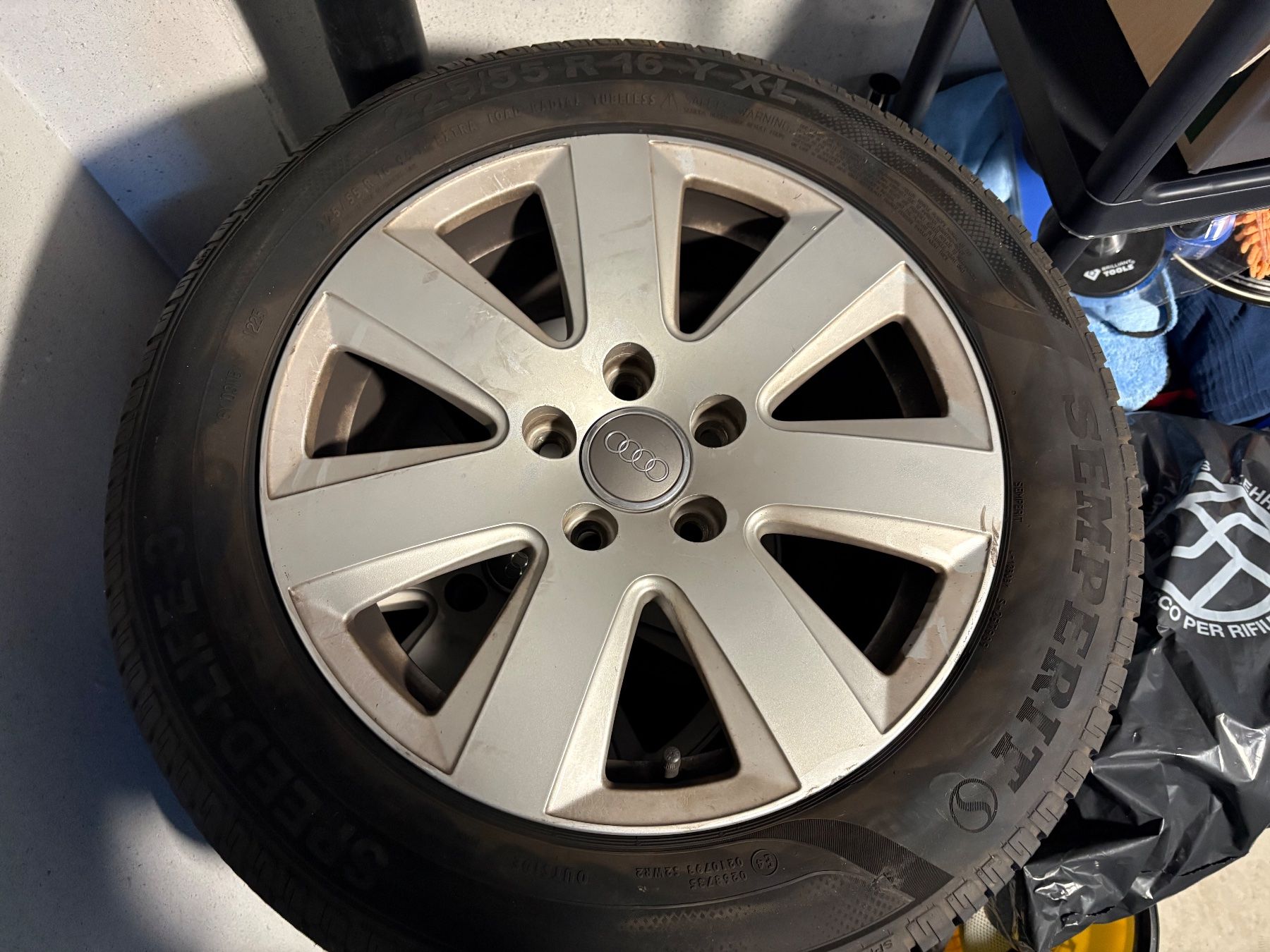 Audi Pneus & Roues: 4 Stk. Sommerkompletträder – Neuf (Voir description) à Wittenbach par neftobias