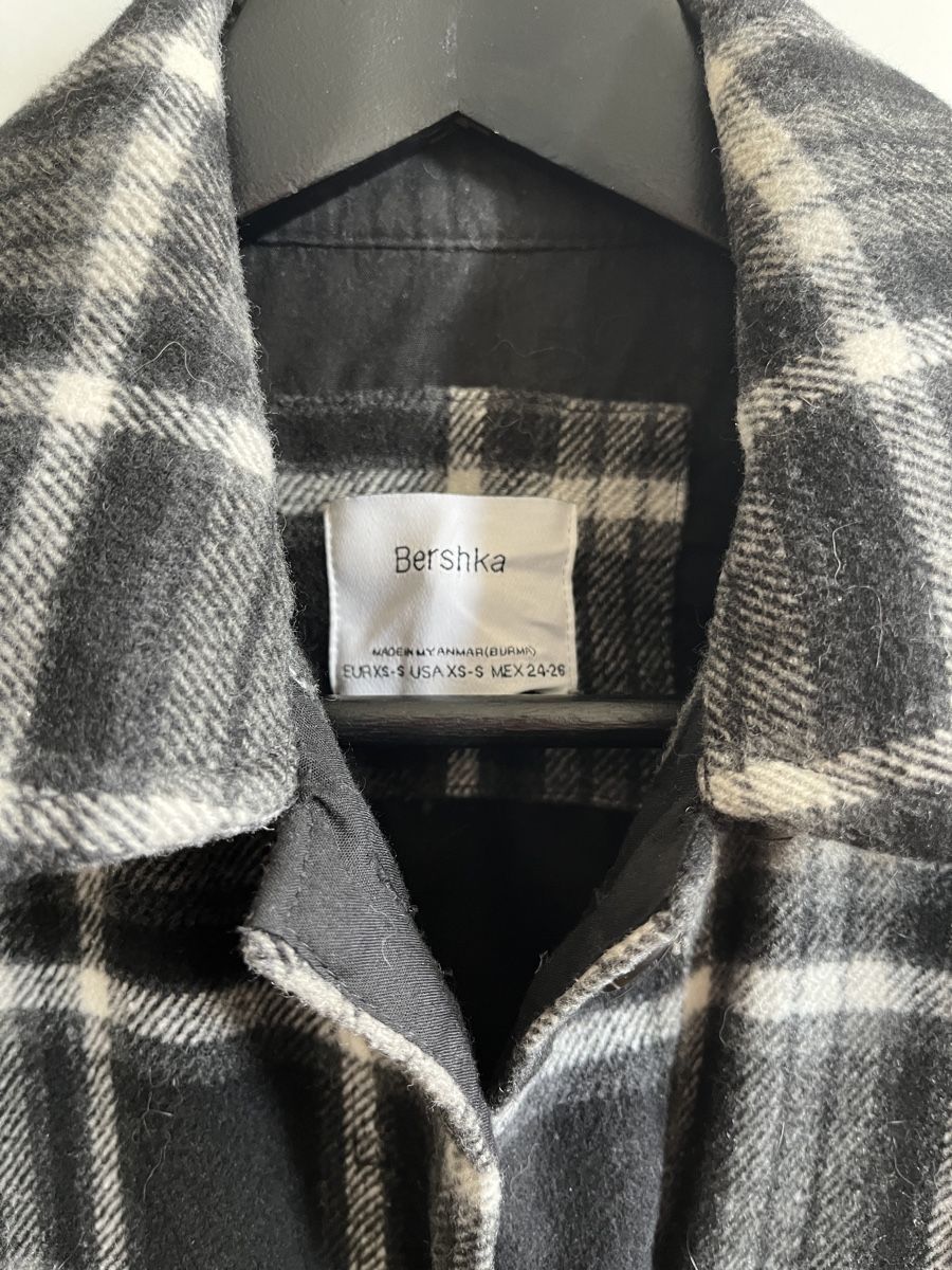 Bershka Jacken: Bershka Jacke Gr. XS-S Hemd – Gebraucht aus Luzern von poe_5fml 4