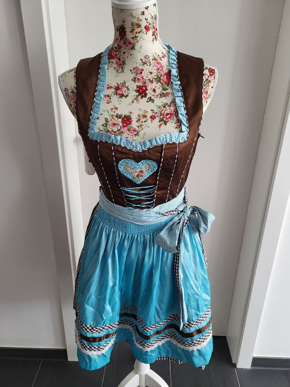Robes: Country Line Dirndl – D'occasion à Matzendorf par hauli2
