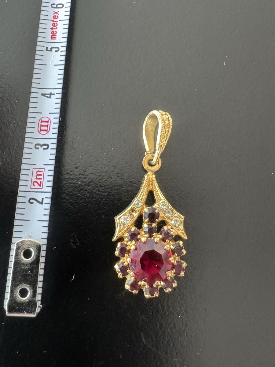 Anhänger: Goldener Modeschmuck Anhänger mit rotem Stein – Neu (gemäss Beschreibung) aus Bellikon von tomsawyer_75