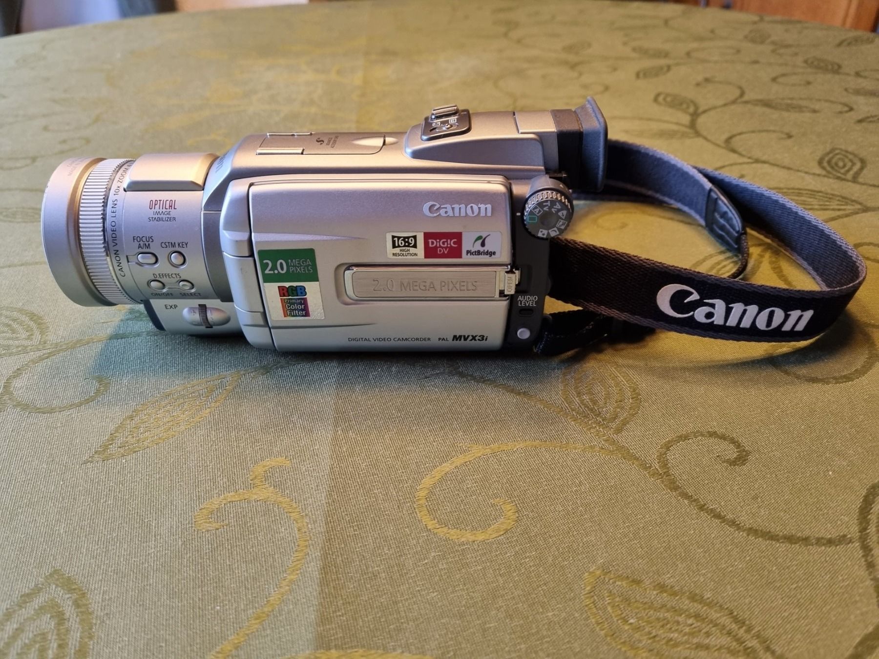 Canon Camcorder: Caméscope Canon MVX3i 2.0 MP avec accessoires – Gebraucht aus Fontenais von Aube-sauvage.2 1