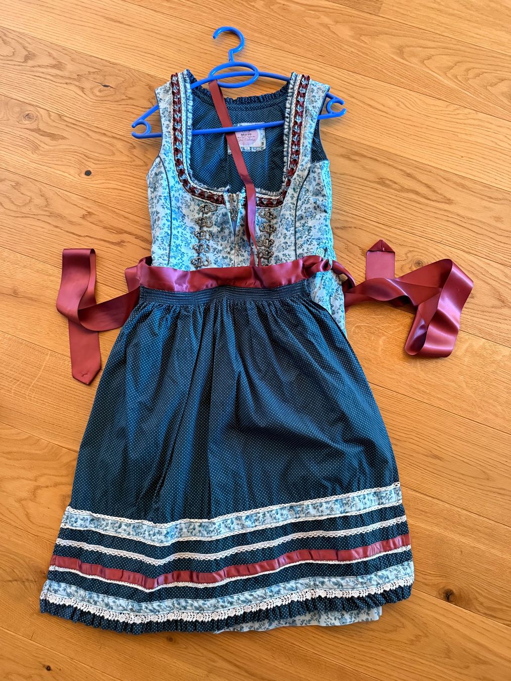 Kleider: Dirndl Gr. 34 – Gebraucht aus Flaach von JSchoch86