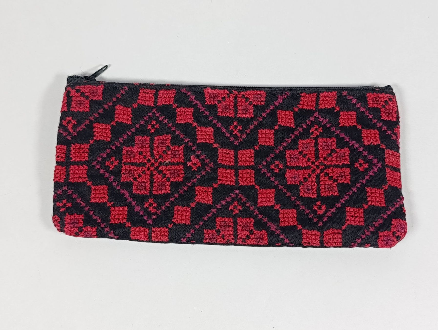 Taschen: Pochette divers coloris fermeture éclair 18 x 9 cm – Neu (gemäss Beschreibung) aus Thielle von Plusvalue_Neuchatel