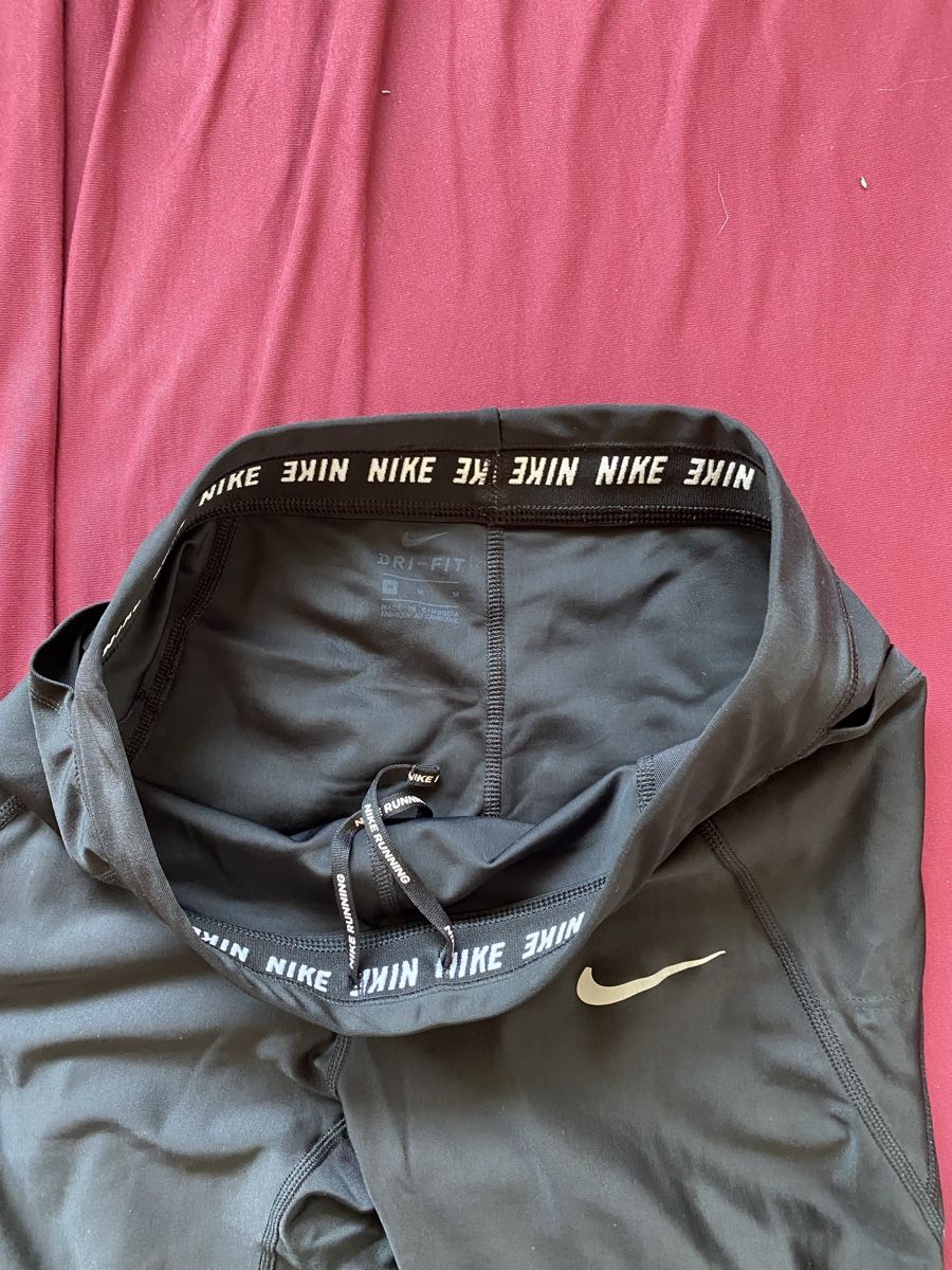 Nike Leggings: Legging nike Running noir taille M comme neuf  – Nuovo (secondo la descrizione) da Rubigen venduto da cam_drb7 1