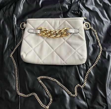 Umhängetasche gesteppt beige mit goldener Kette neu