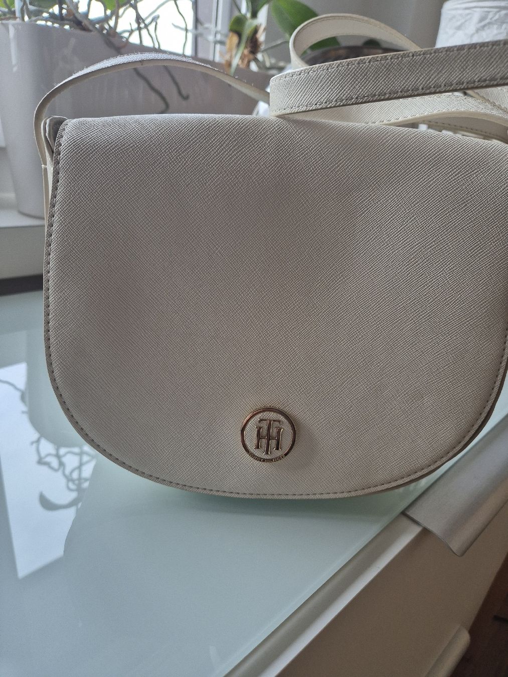 Tommy Hilfiger Taschen für Damen: Tasche – Gebraucht aus Ebmatingen von Gelegenheit77