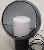 Kugelförmige Lampe mit LED und Glasschirm