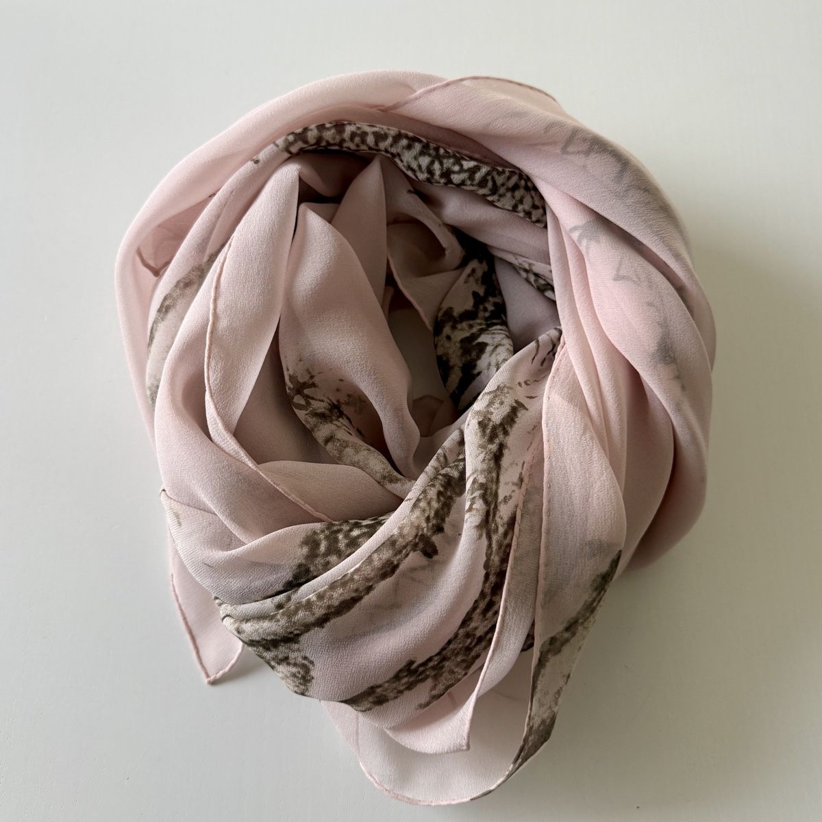 Fabric Frontline Foulard & Sciarpe: FABRIC FRONTLINE Big Silk Scarf – Usato da Emmen venduto da Colette-Juliette 5