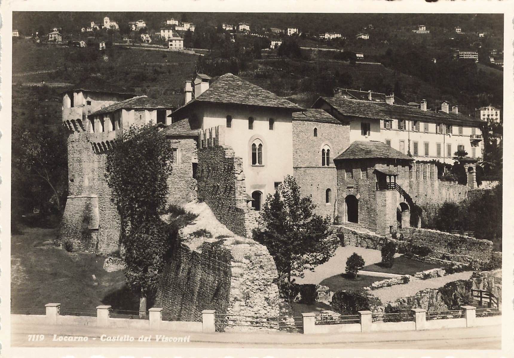 Ansichtskarten: Locarno castello – Gebraucht aus Biasca von Blenio71