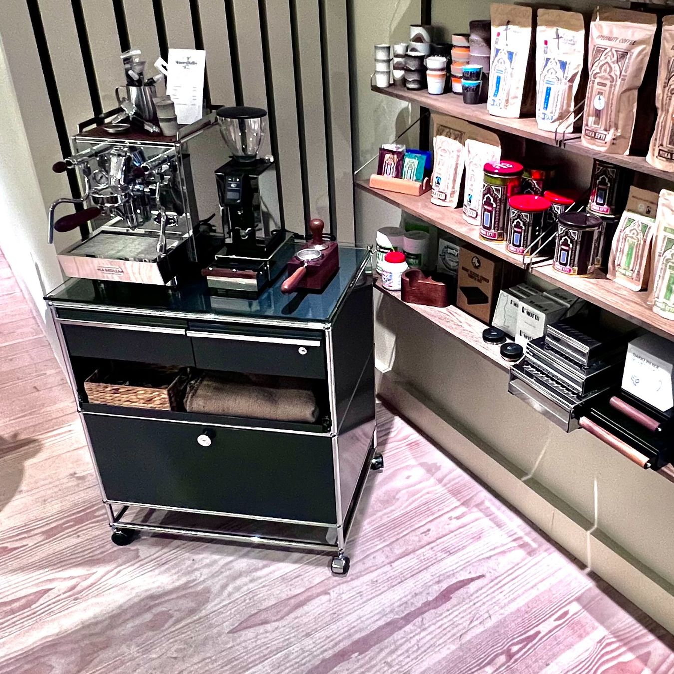 Banconi: USM-Haller: Coffeewagon, Upcycling/customized – Usato da Büren an der Aare venduto da maxx72 9