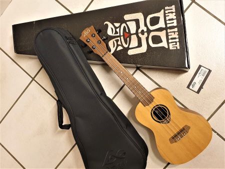 Concert-Ukulele LAG mit Etui (TKU 10c)