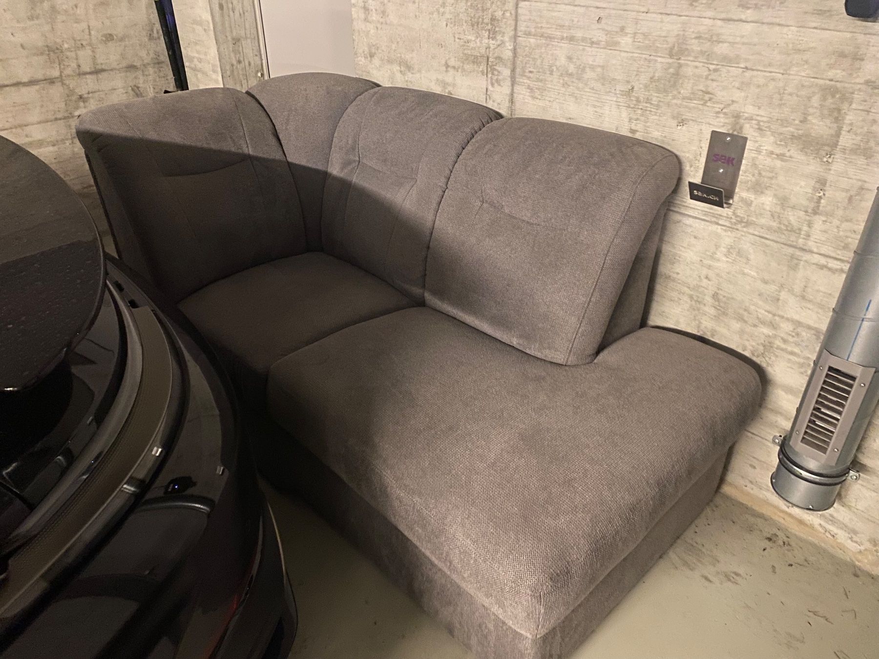 Divani: Bequeme graue Couch, zweiteilig, neuwertig – Usato da St. Gallen venduto da her_8ykt 1