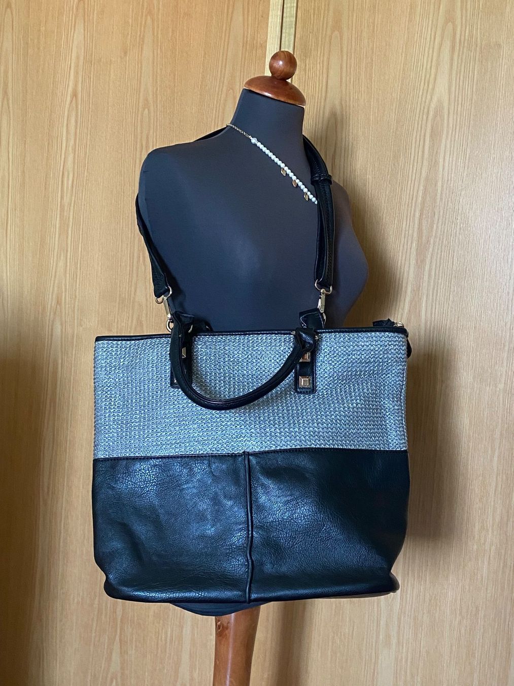 Borse da donna: Schwarze geräumige Damentasche Shopper – Nuovo (secondo la descrizione) da Besazio venduto da lionheart63