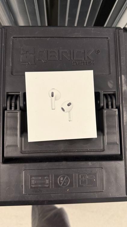 Apple Kopfhörer: Apple AirPods 3 Lightning – Neu (gemäss Beschreibung) aus Aarburg von saluvava