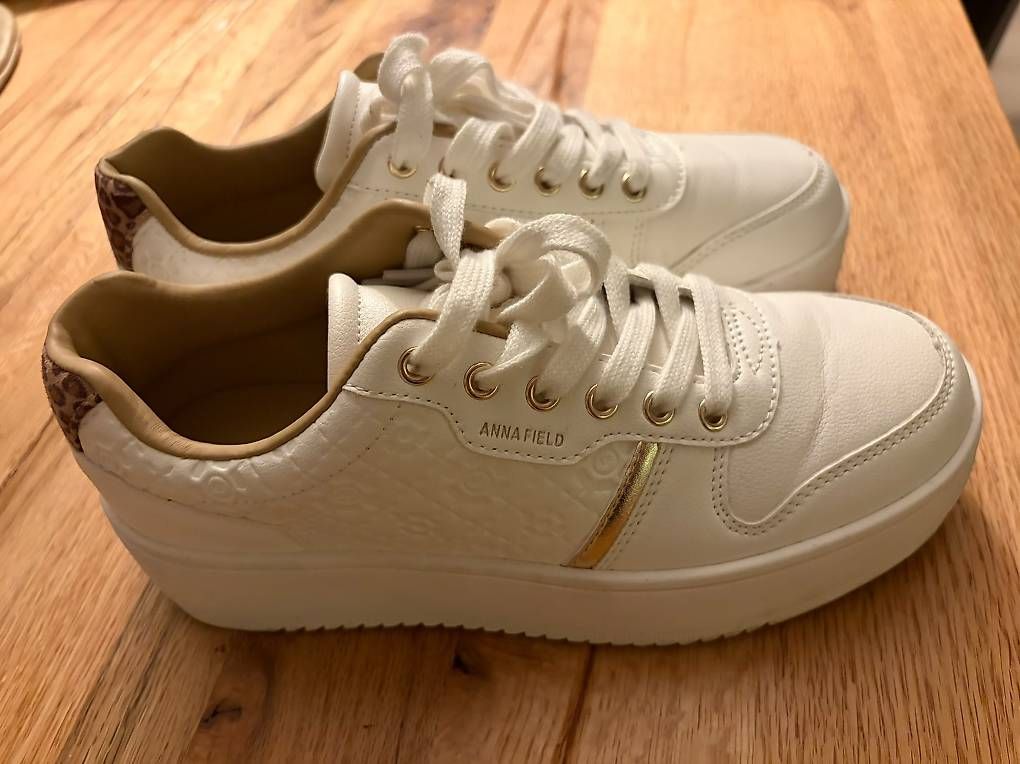 Scarpe da donna: Turnschuhe weiss Gr. 38 – Nuovo (secondo la descrizione) da Niederglatt ZH venduto da pierini