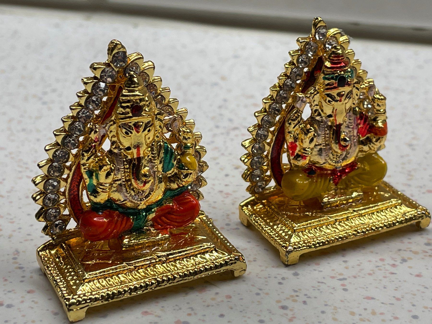 Statuette: 2  schöne   Hinduh-Figuren !!      neu !!!! – Nuovo (secondo la descrizione) da Winterthur venduto da sportdisco2