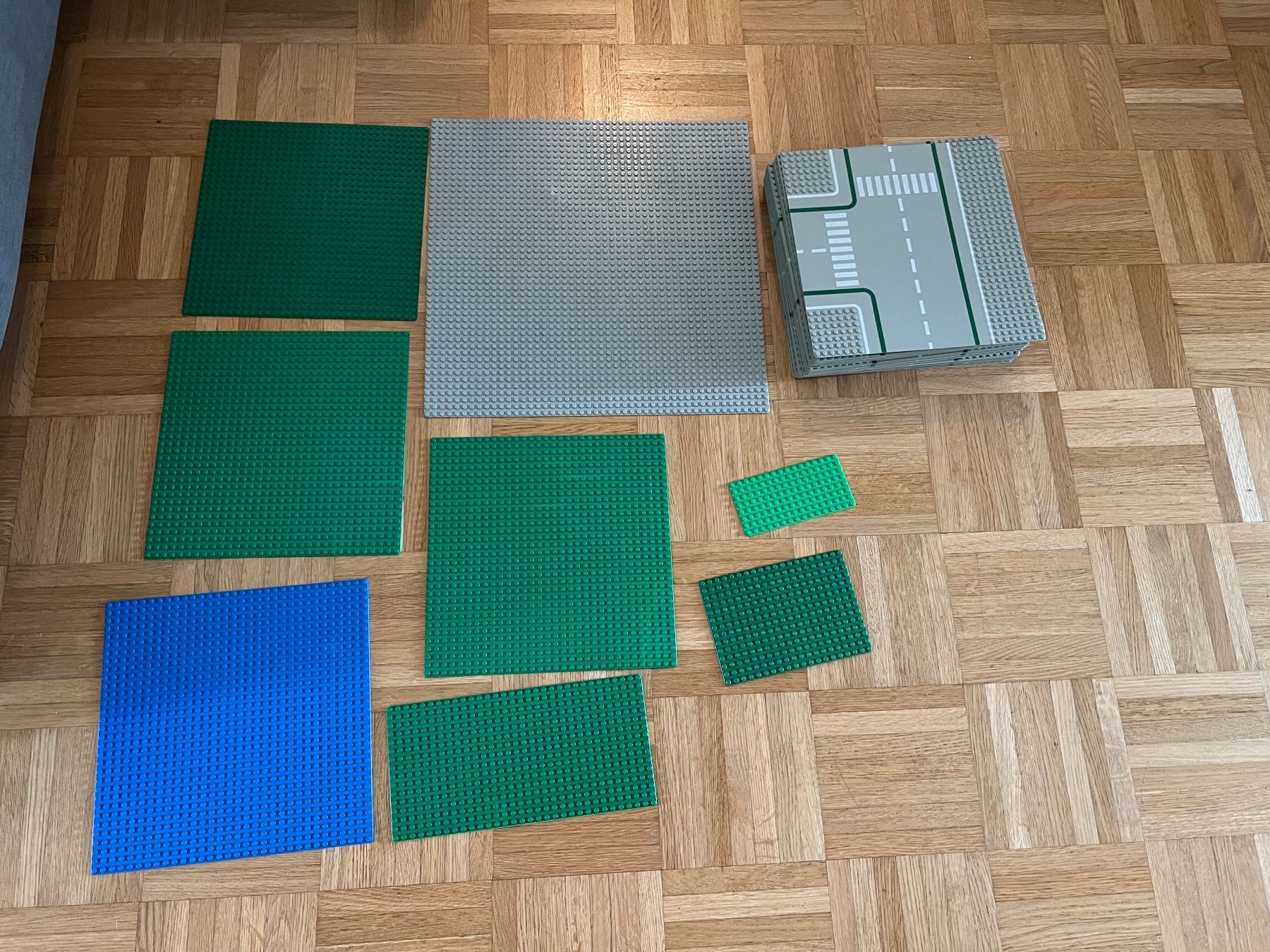Lego Spielzeuge: LEGO Grundplatten und Strassenplatten – Gebraucht aus Steffisburg von Mamschi