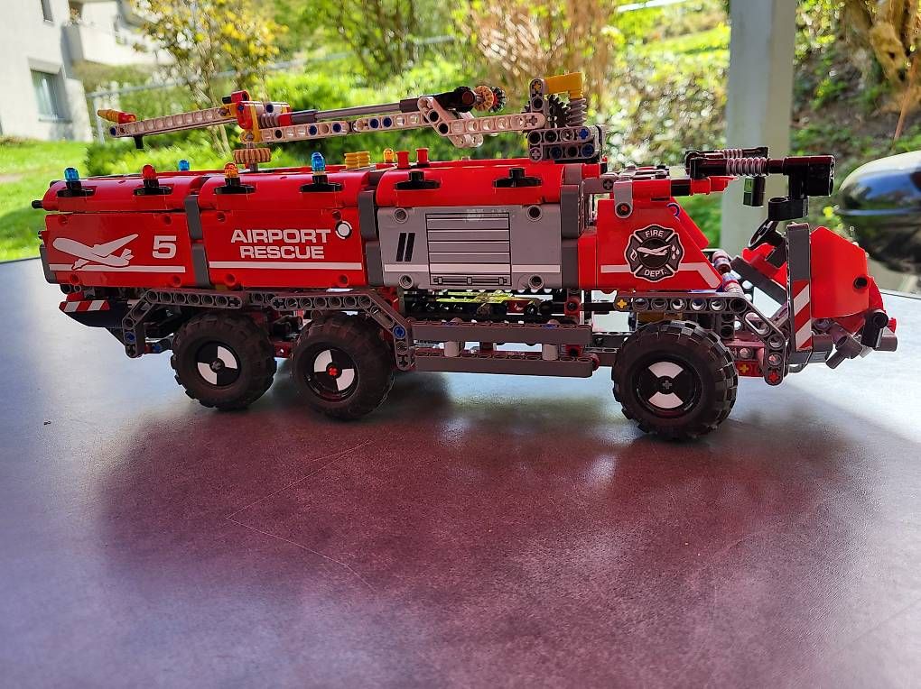 Lego Giocattoli: Lego technik airport rescue – Usato da Adliswil venduto da Swiss_Coolio 1