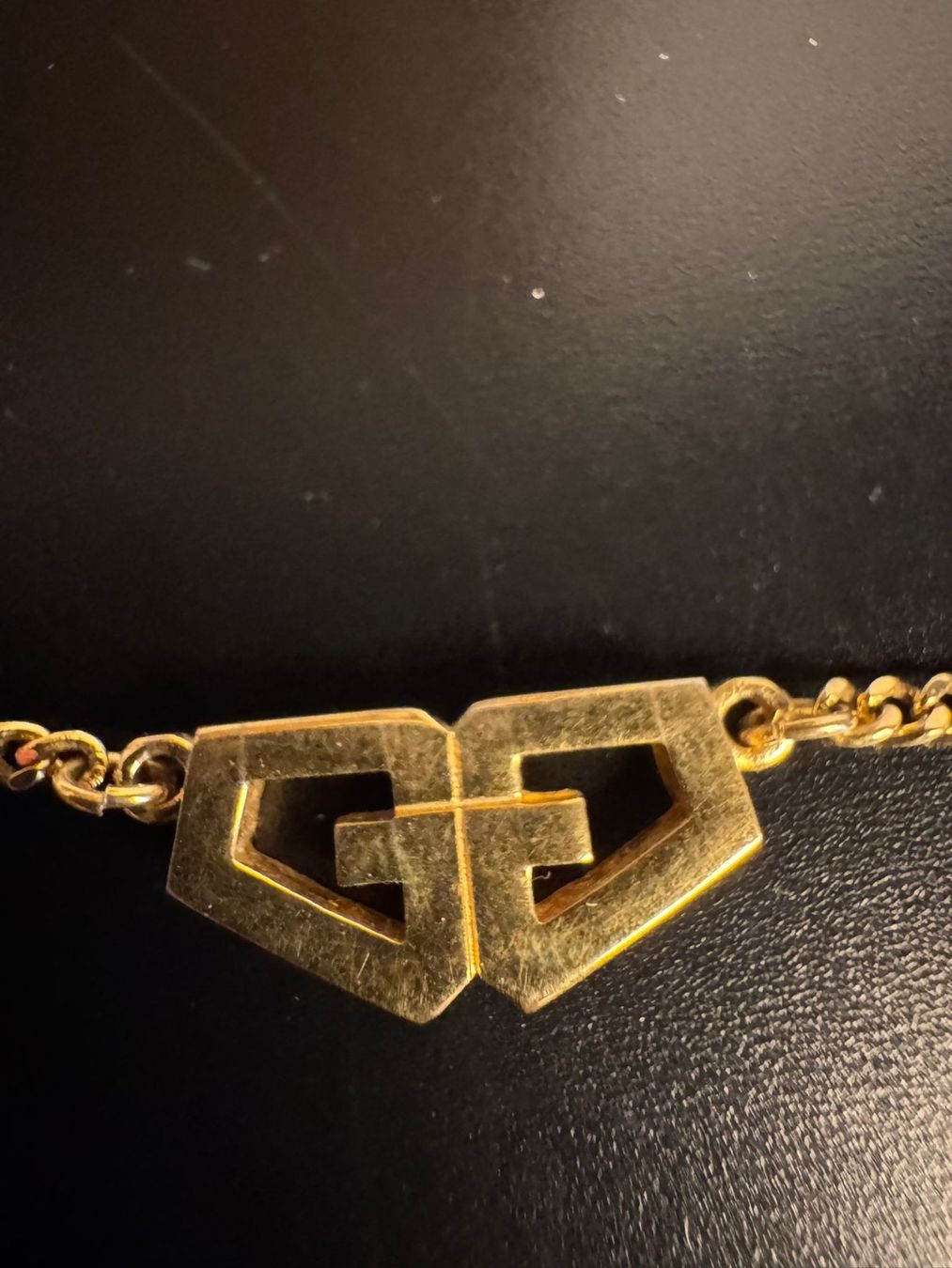 Givenchy Catenine: Givenchy Vintage Halskette Goldfarben – Usato da Winterthur venduto da Dejv