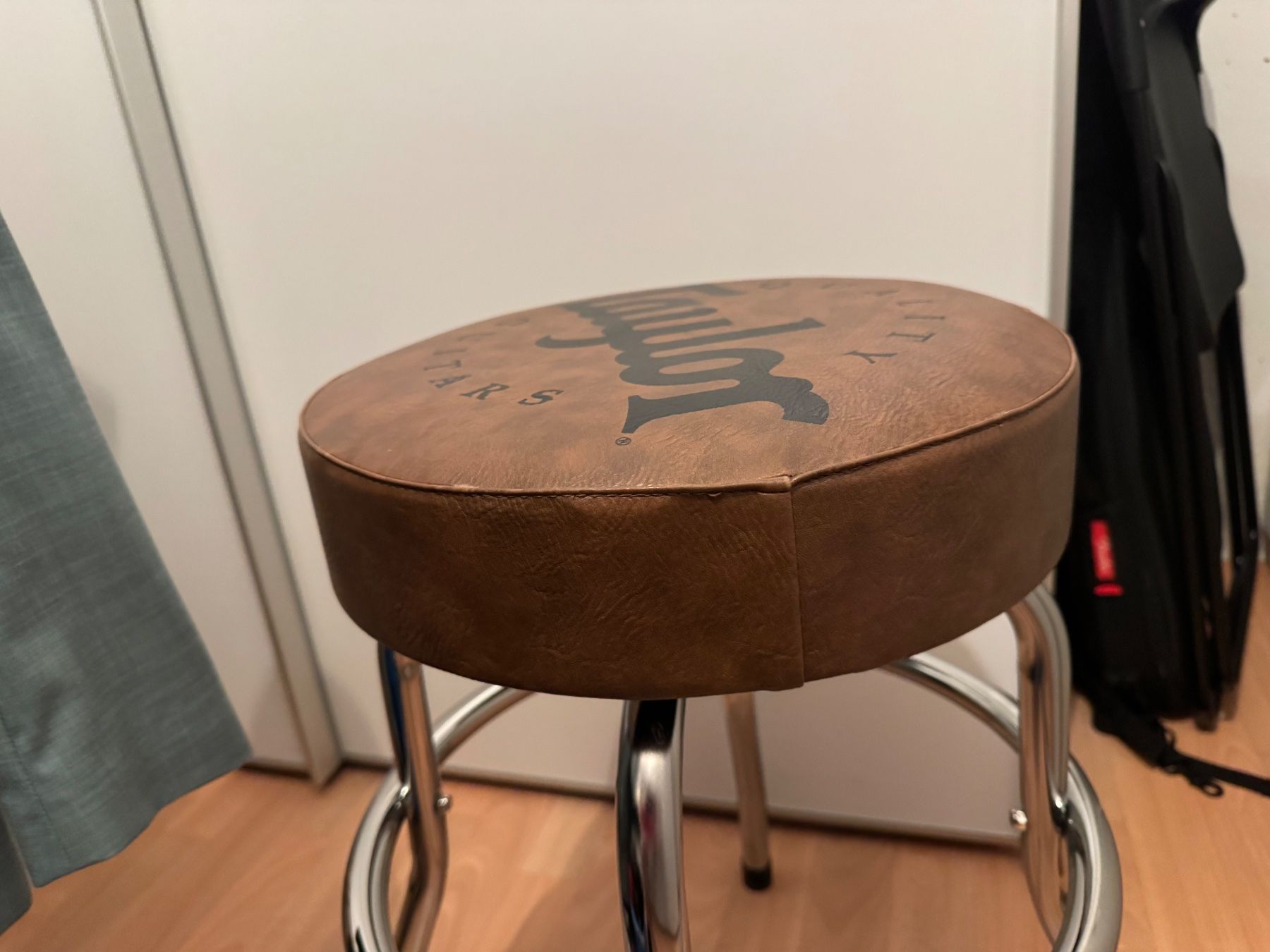 Hocker: Gitarrenhocker Taylor – Neu (gemäss Beschreibung) aus Oberlunkhofen von ste_vtj5 4