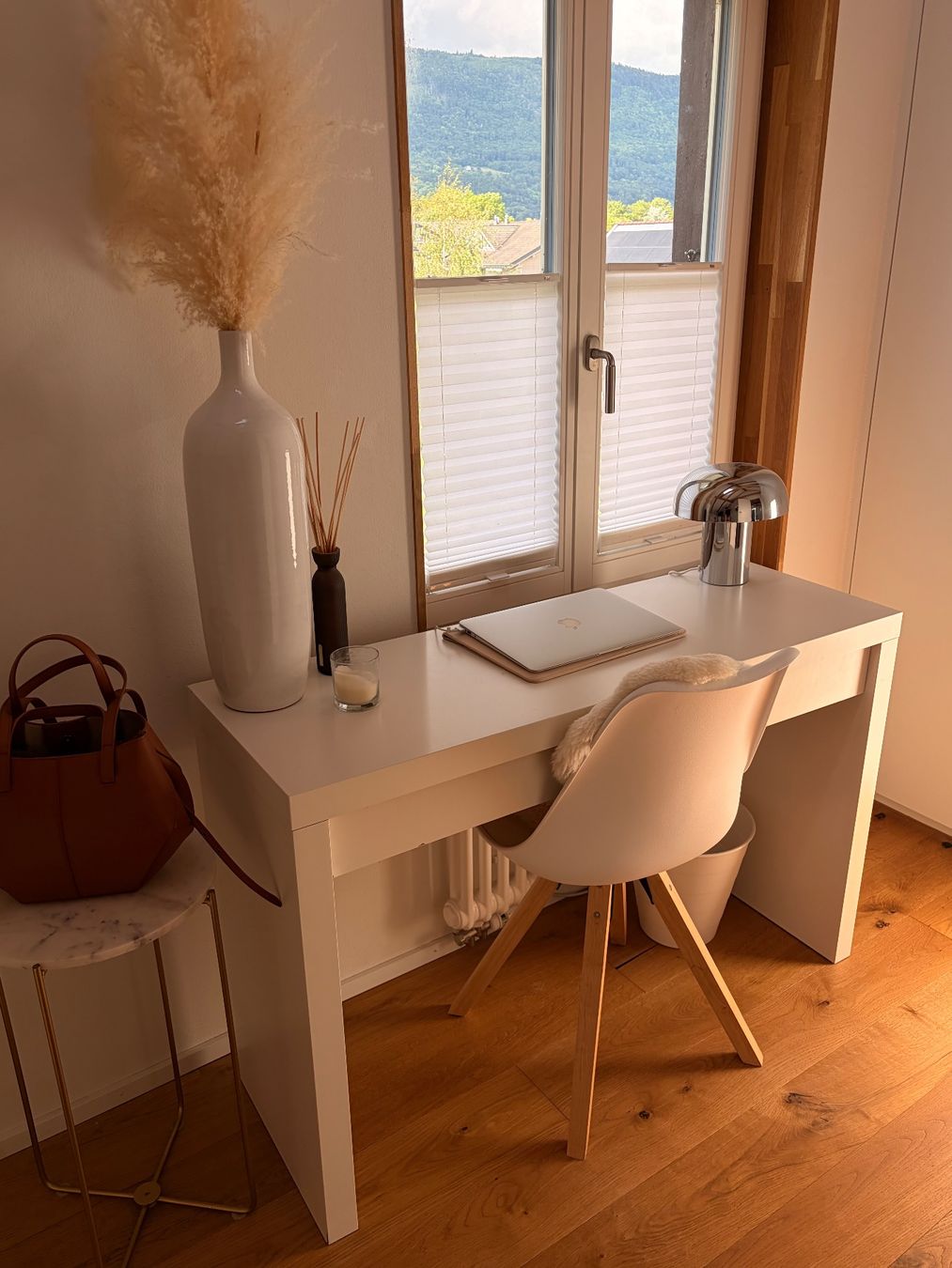 Ikea Scrivanie: IKEA MALM Pult / Schminktisch Weiss – Usato da Sutz venduto da liv_lf67