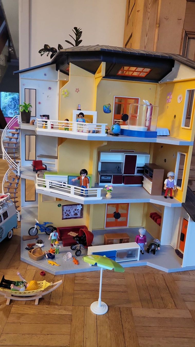 Playmobil Giocattoli: Playmobil Haus, gross / VW Bus – Usato da Oberweningen venduto da Thomas707 3