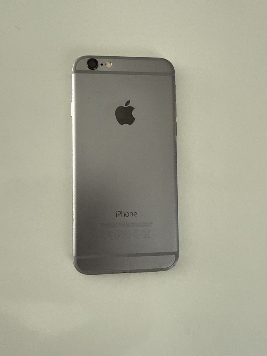 Apple Telefoni cellulari / Smartphones: iPhone 6 16GB Schwarz – Usato da Stallikon venduto da Sunday6 2
