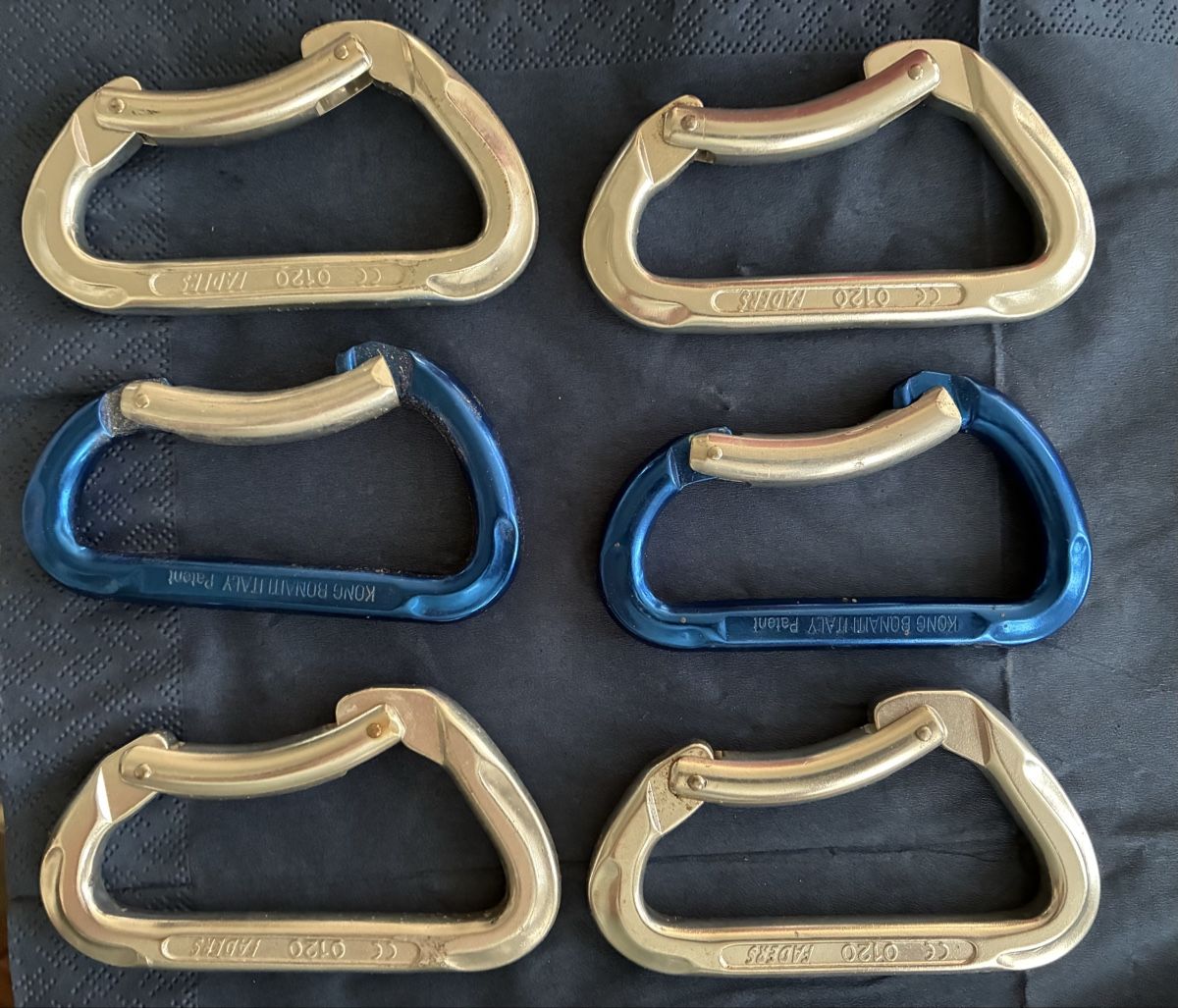 Attrezzatura da arrampicata: 6x Kletterkarabiner Kong Italien, neu – Nuovo (secondo la descrizione) da Oberrüti venduto da Jomaru