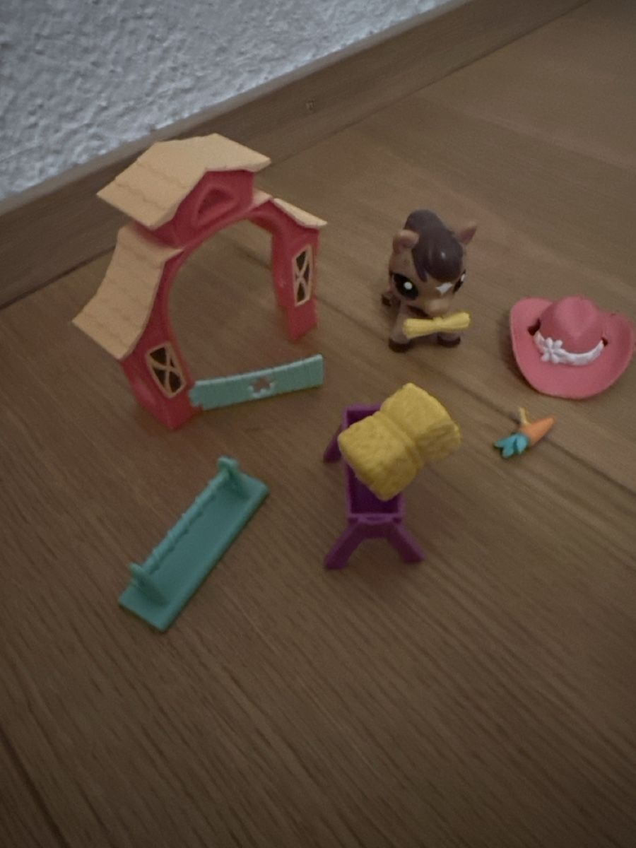 Hasbro Giocattoli: Little Pet Shop Reitstall – Usato da Wettswil venduto da ann_cdf7 2
