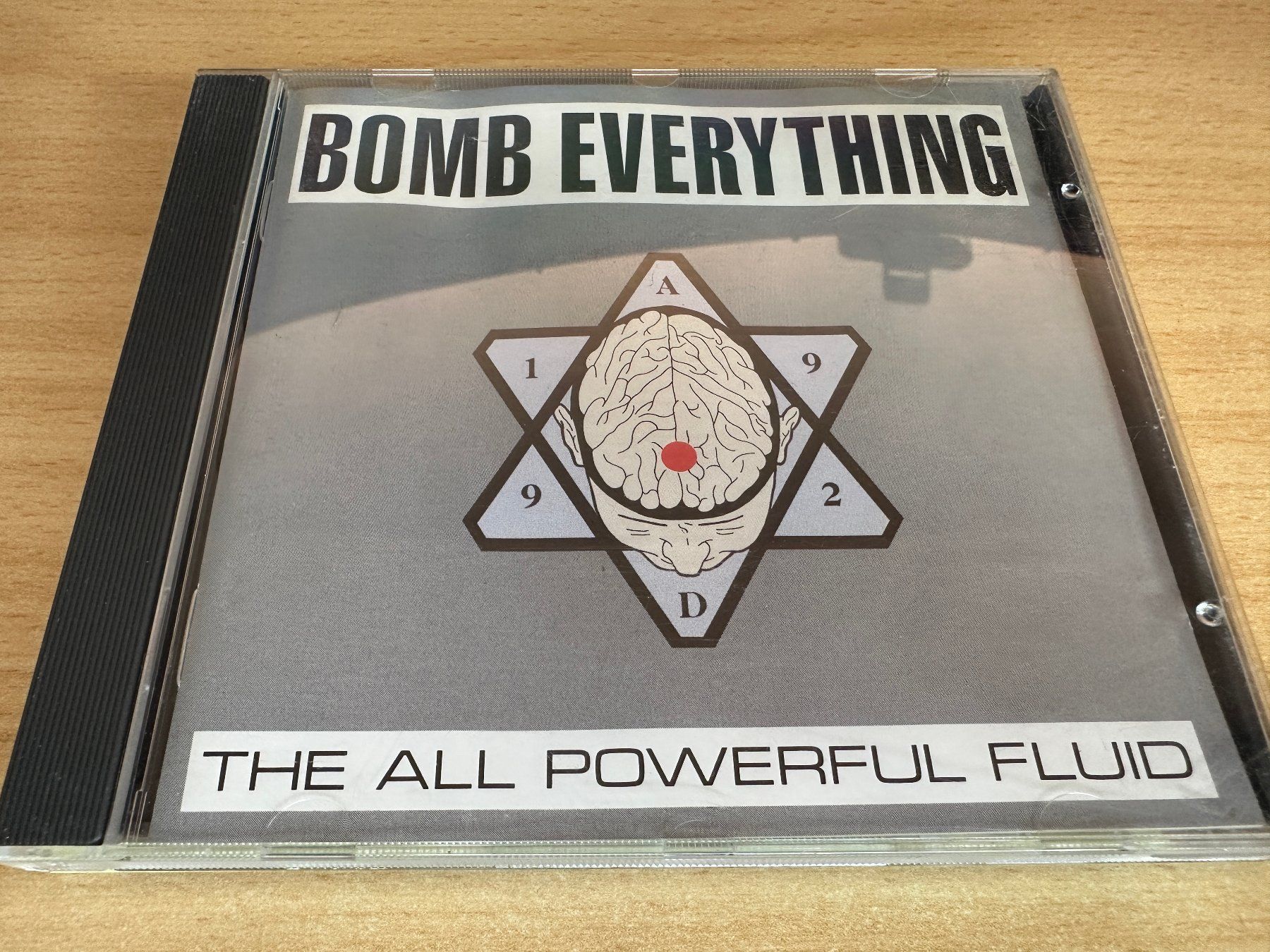CD: Bomb Everything – The All Powerful Fluid – Usato da Rikon im Tösstal venduto da Alpenmutz