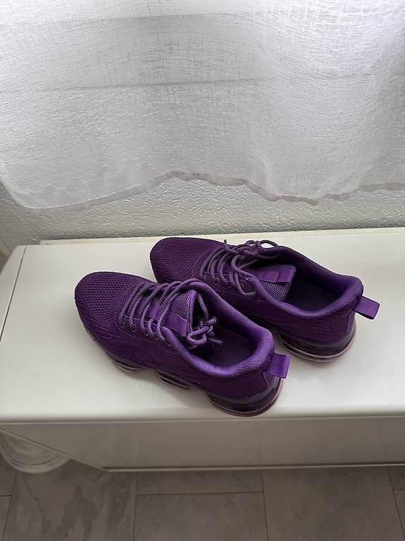 Scarpe da donna: violette turnschuhe – Usato da Adligenswil venduto da balboa5