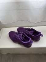 violette turnschuhe