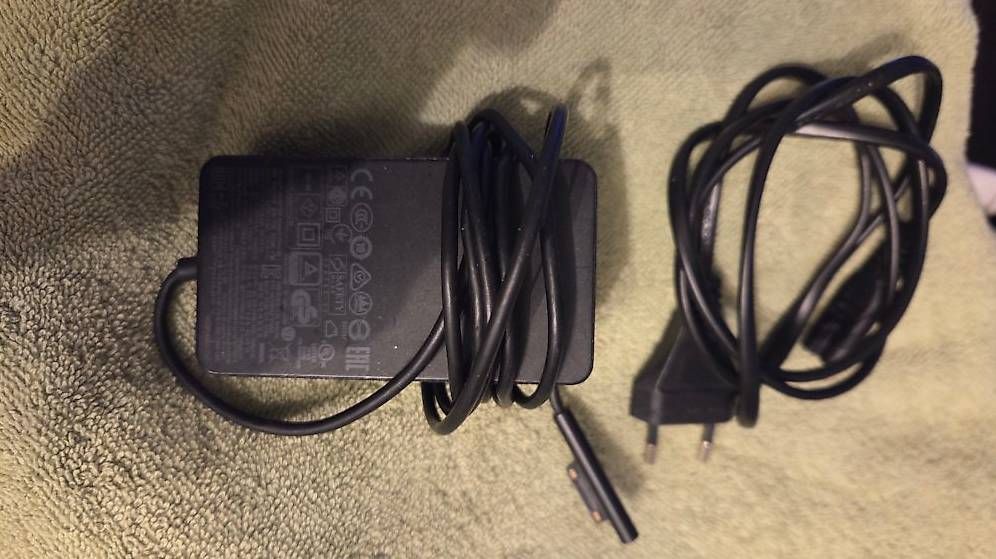 Chargeur: Microsoft Surface Netzteil / Ladekabel  – D'occasion à Adligenswil par Steku75 2