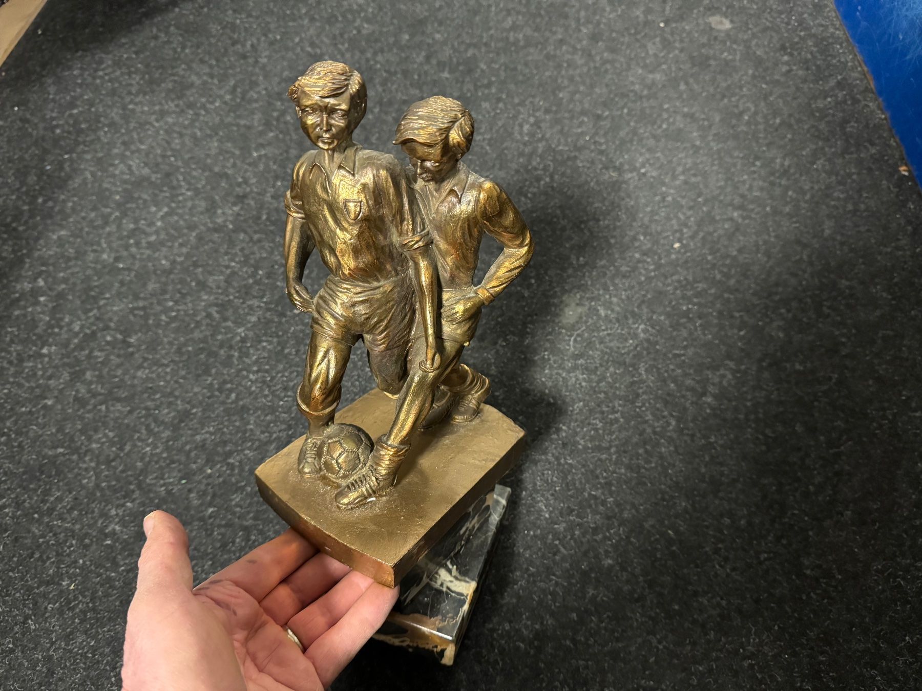 Sculture & Statue: FIFA Statue Bronze Damen Fussball – Usato da Thun venduto da Thuno6 7