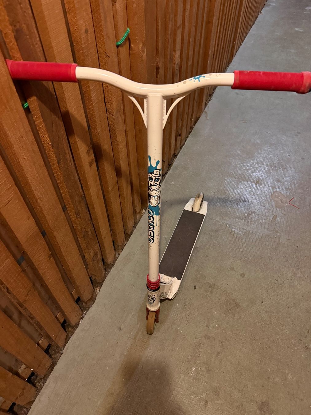 Kickboard: Trottinette freestyle District – D'occasion à Lausanne par cat_656q 3