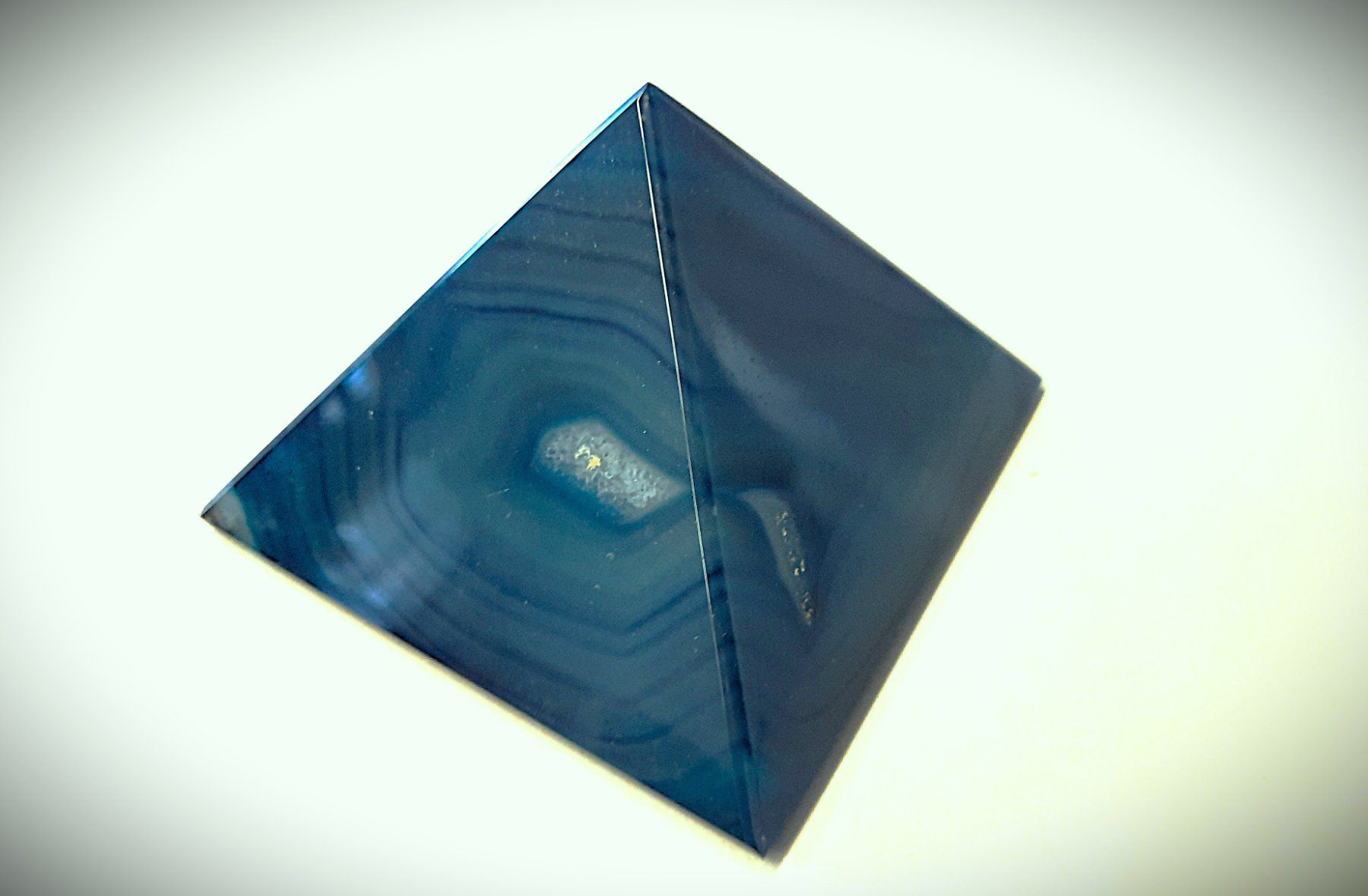 Pierres précieuses: Achat Pyramide blau 70mm X 80mm – D'occasion à Beinwil am See par Restwert_Beinwil 2