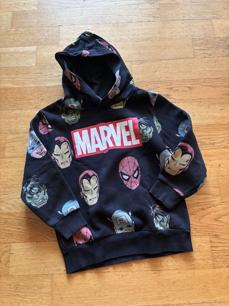 Pullover & Sweatshirts: Kapuzenpullover Marvel Gr. 110/116 – Gebraucht aus richterswil von lunamarie001