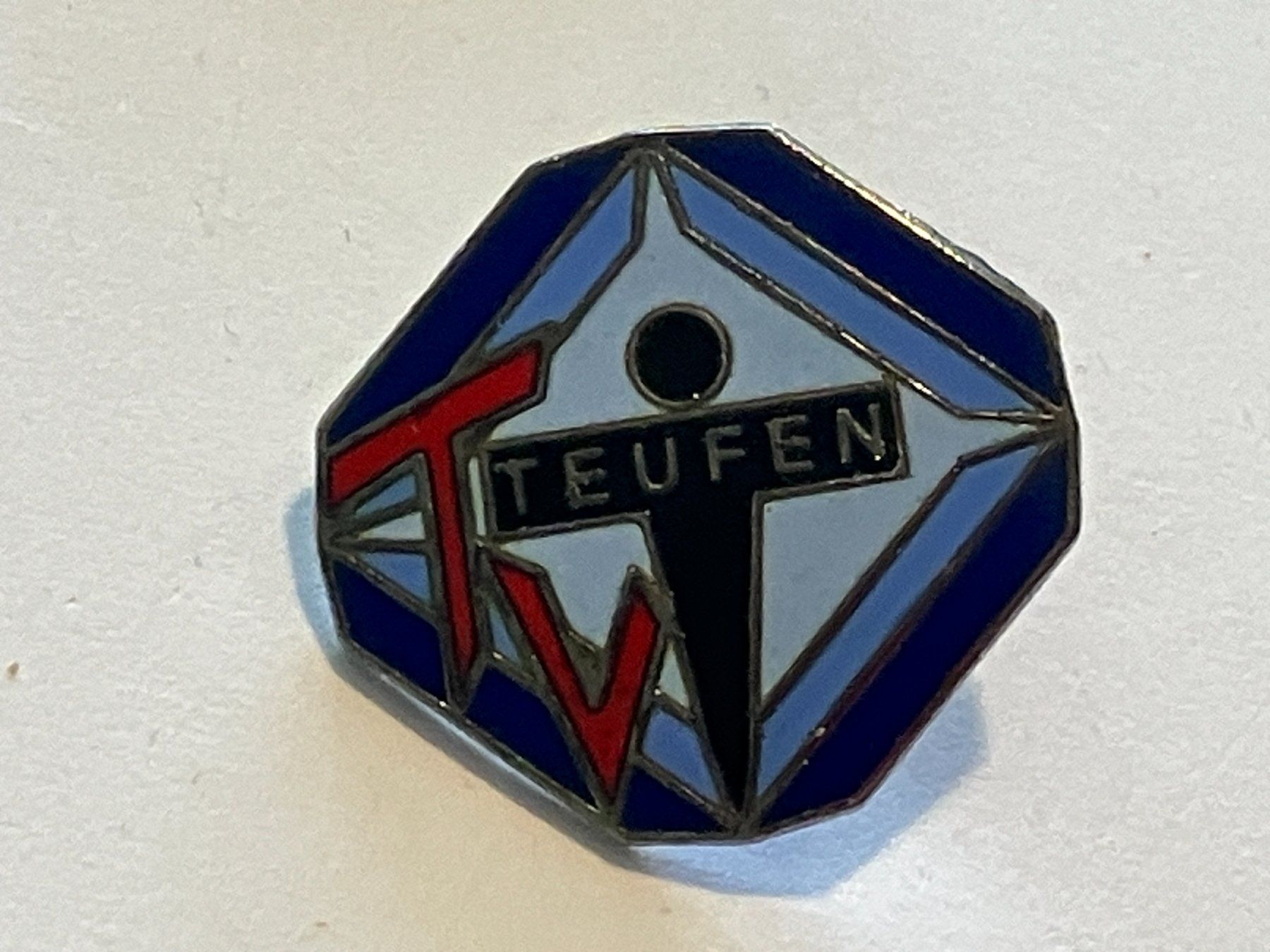 Plaketten & Abzeichen: 1 Pin TV Teufen – Gebraucht aus Basel von djwwpp