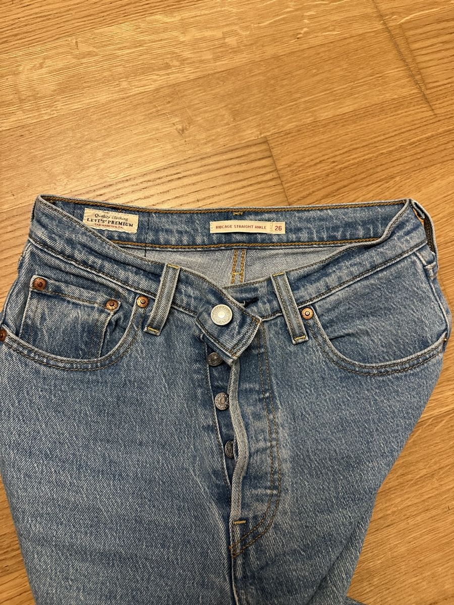 Levi's Jeans: Levis Ribcage – Usato da Luzern venduto da LauraLynnMeier 1