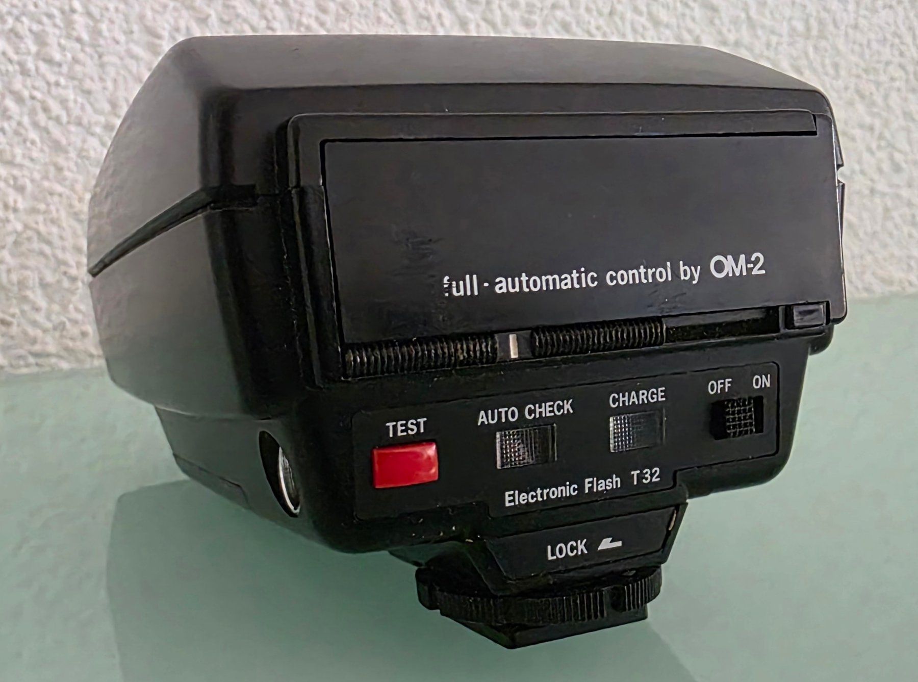 Olympus Flash: Olympus Electronic Flash T32 By OM-2 – Usato da Oetwil am See venduto da fineli2 2