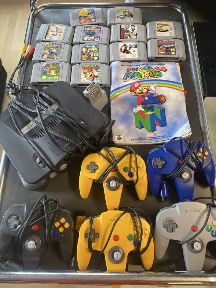 Nintendo Console: Nintendo 64 mit 12 Spielen und 5 Controller – Usato da Solothurn venduto da Bebbimich0