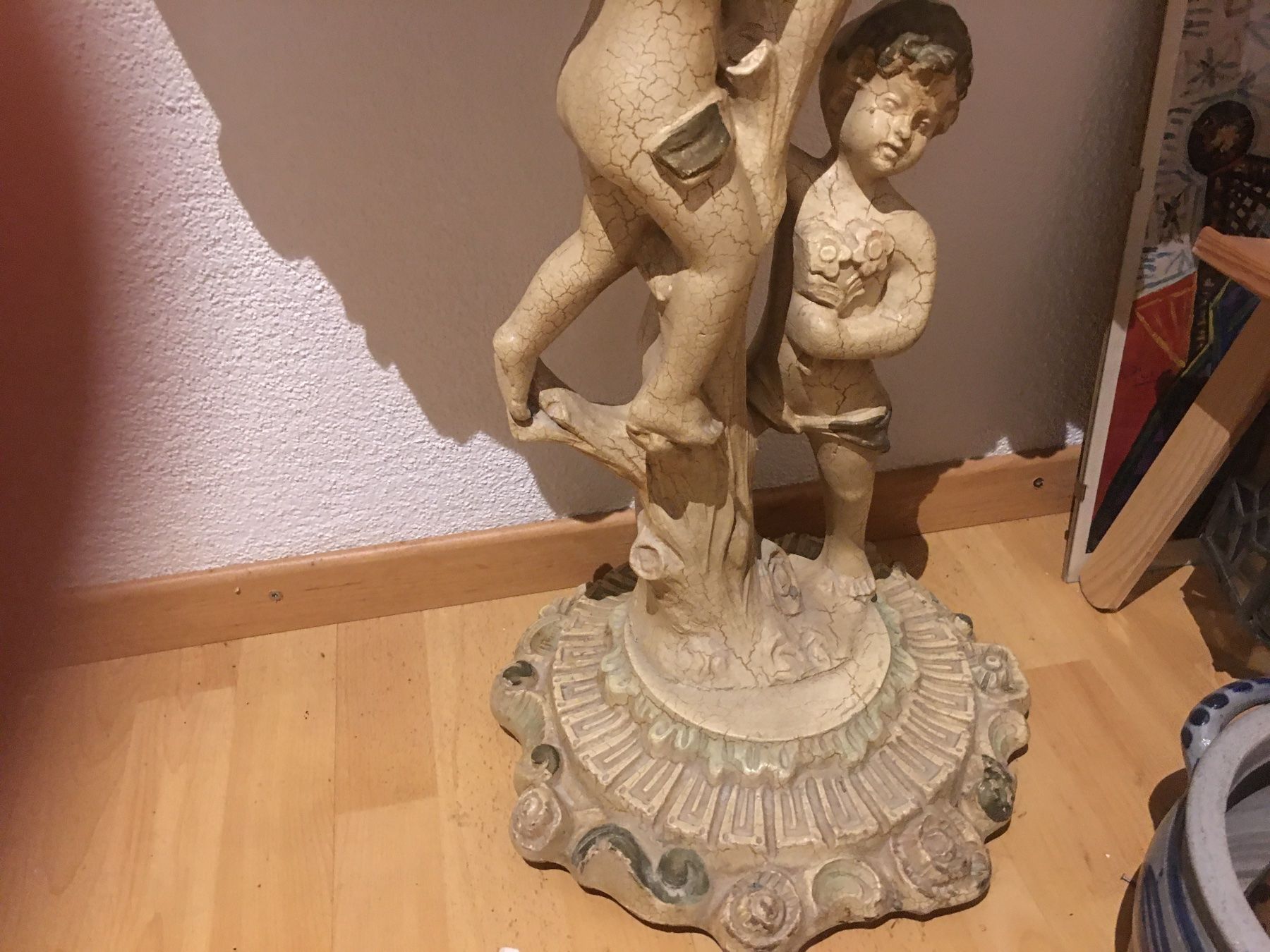 Cassettiere: Alter Spiegel und Tischchen mit Engeln – Usato da Rothrist venduto da bambus18 7