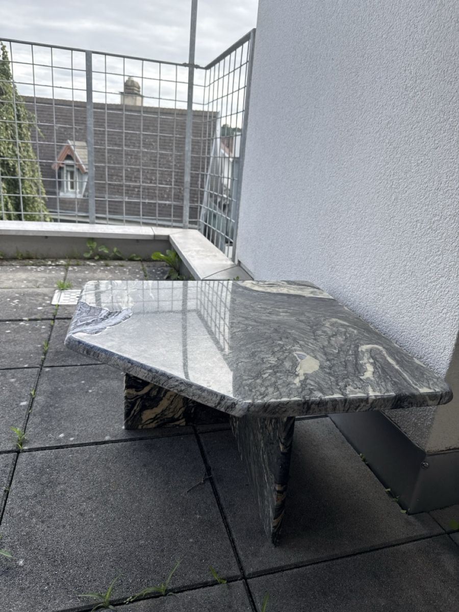 Tavoli: Marmor Naturstein Tisch – Usato da Bern venduto da U2000