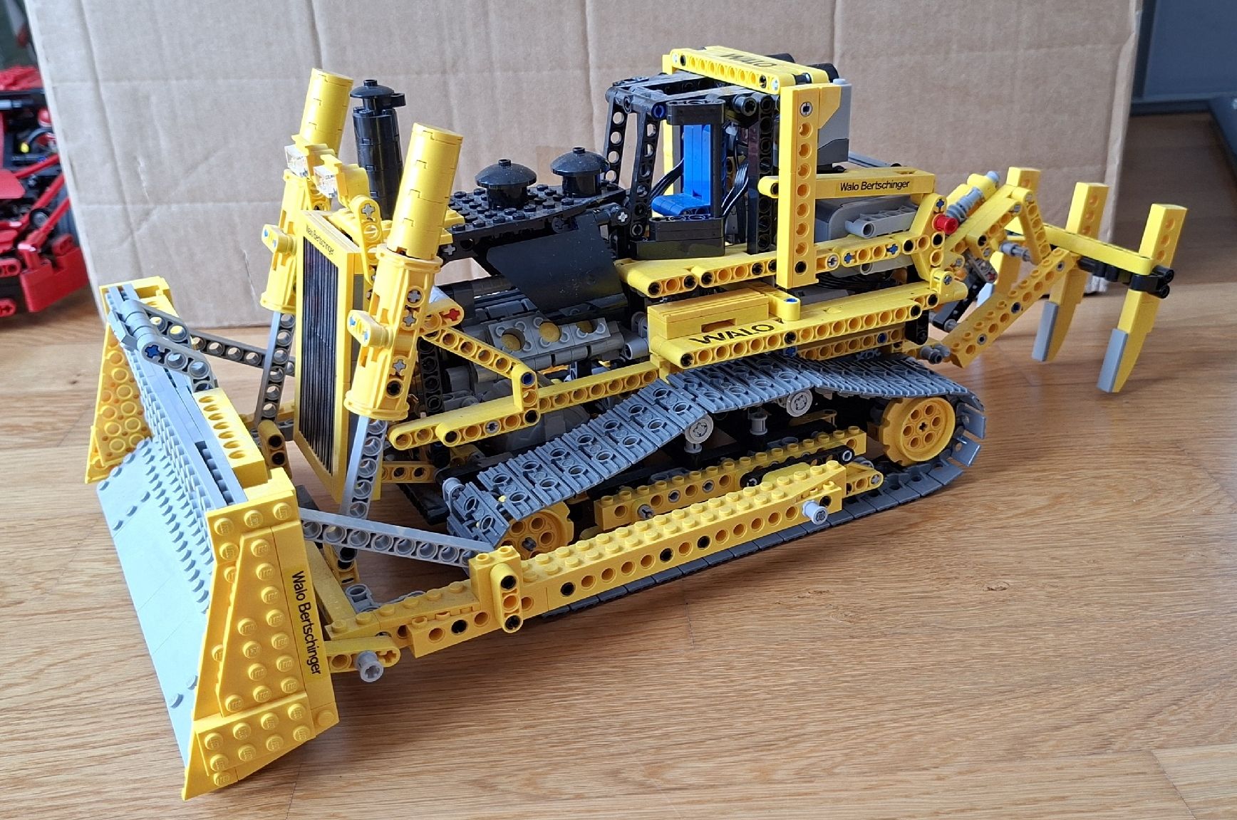 Lego Kit di costruzioni: LEGO Technics 8275 Bulldozer – Usato da Horw venduto da McChili