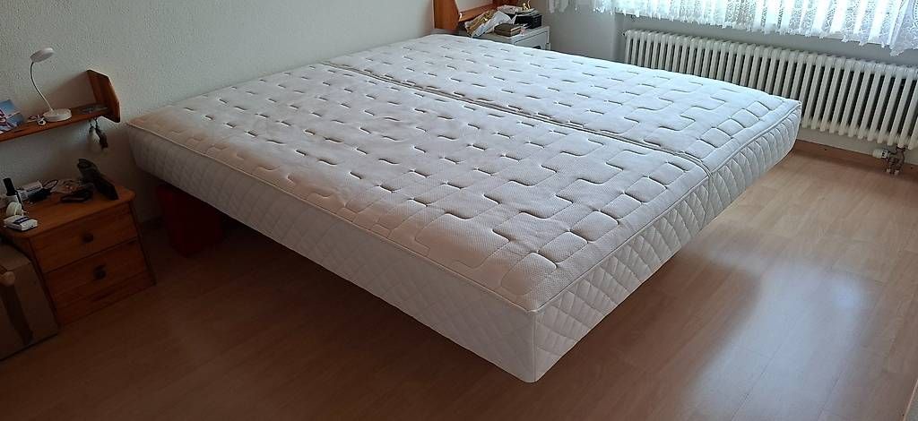 Letti: Gel- Bett 200 x220 cm – Usato da Männedorf venduto da Mis_nl7l 1