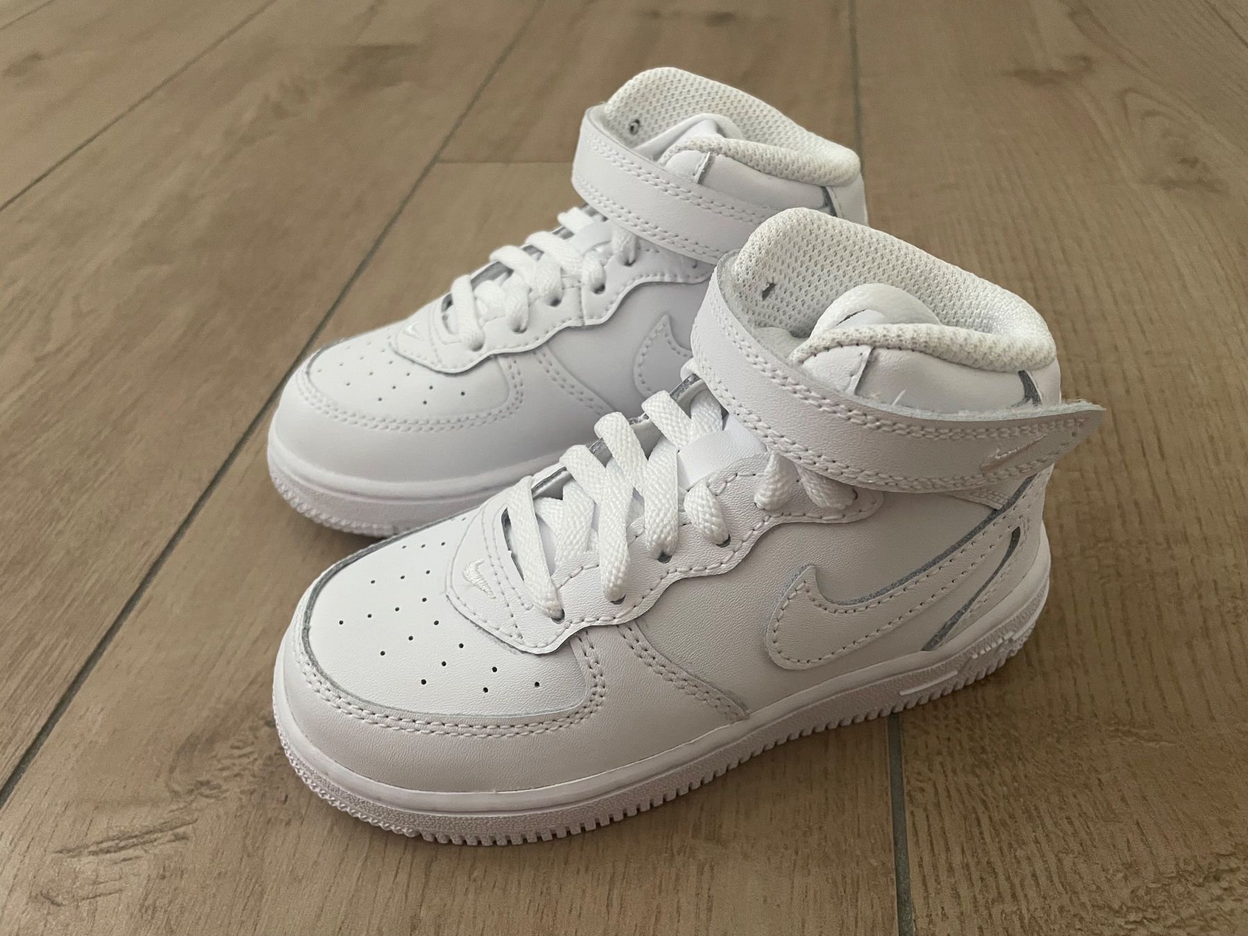 Nike Scarpe per ragazzi: Nike Force 1 Mid Gr. 26 NEU – Nuovo e nell'imballaggio originale da Waltenschwil venduto da hansnine