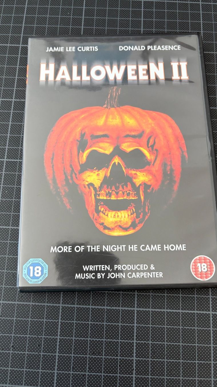 Tutti i DVDs: Halloween II / Halloween 2 – Nuovo (secondo la descrizione) da Zürich venduto da Renefontana