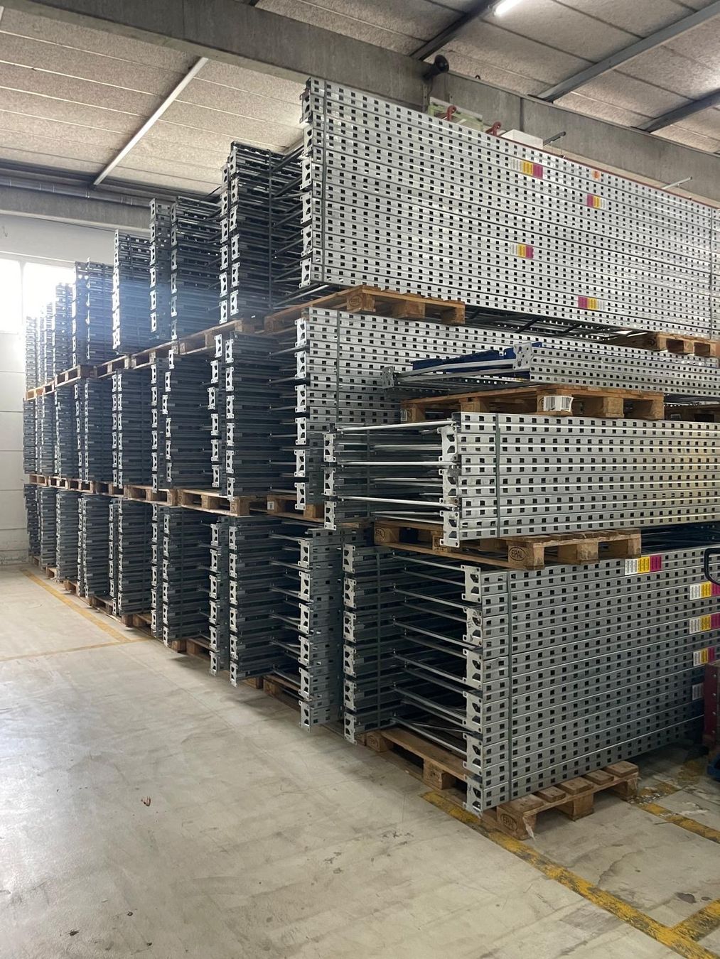 Scaffali: Palettenregal Palettengestell – Usato da Niederuzwil venduto da Solutions4industry 1