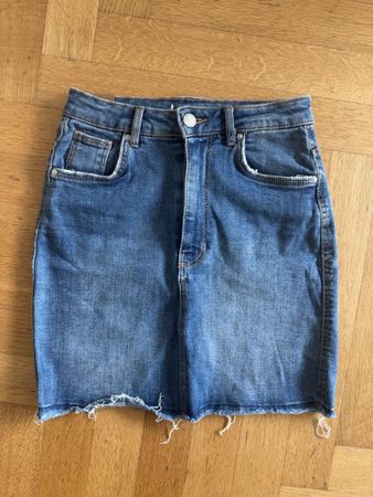 Jeans Minirock mit Fransen Grösse XS - Perfekt für Sommer