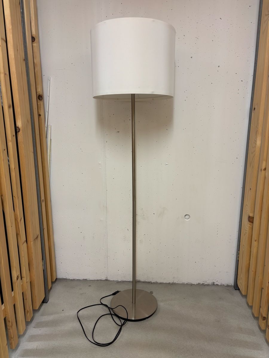 Ikea Lampade: IKEA SKAFTET Stehlampe – Usato da Zug venduto da volpo6300 3